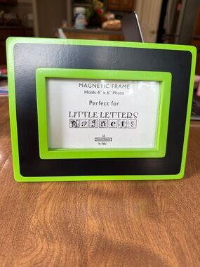 Magnetic Picture Frame in Green and Black - by Ganz